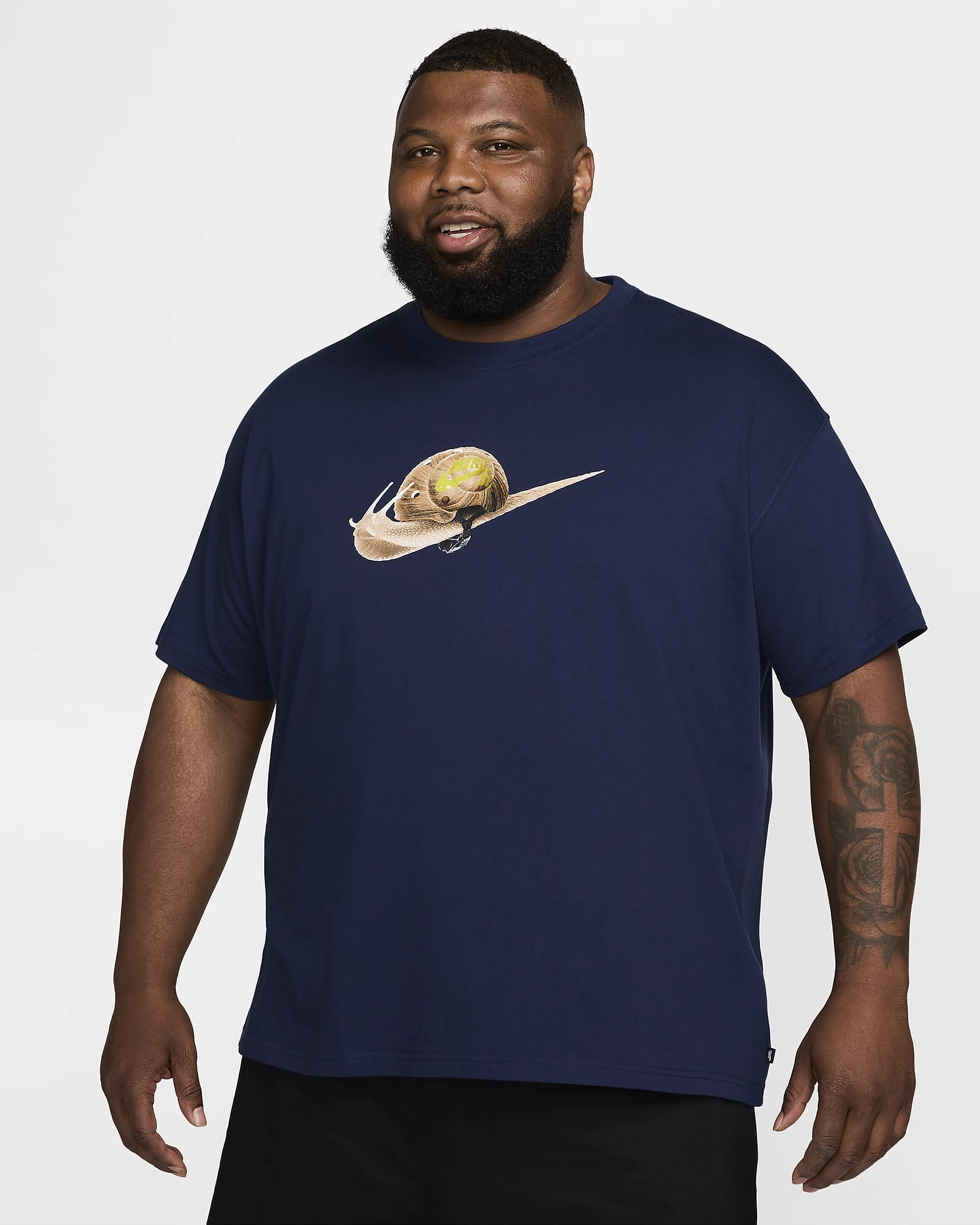 Nike SB Max90 Skate T-Shirt: Rull ned gata i stil med denne ikoniske Nike-skjorten. Perfekt for skating og avslapping.