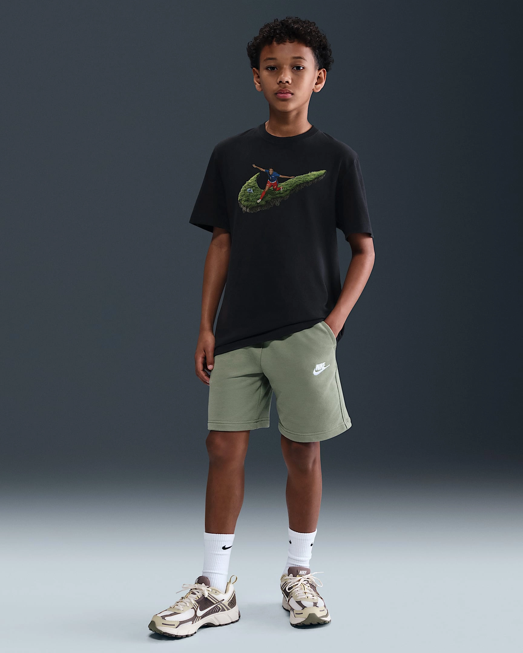 Caitlin Clark "So Win" Nike Basketball T-skjorte for store barn. Vinn stort! Kult design, selges nå!